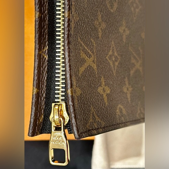 NWT AUTHENTIC LOUIS VUITTON POCHE TOILETTE NM - M46037 - Picture 10 of 15